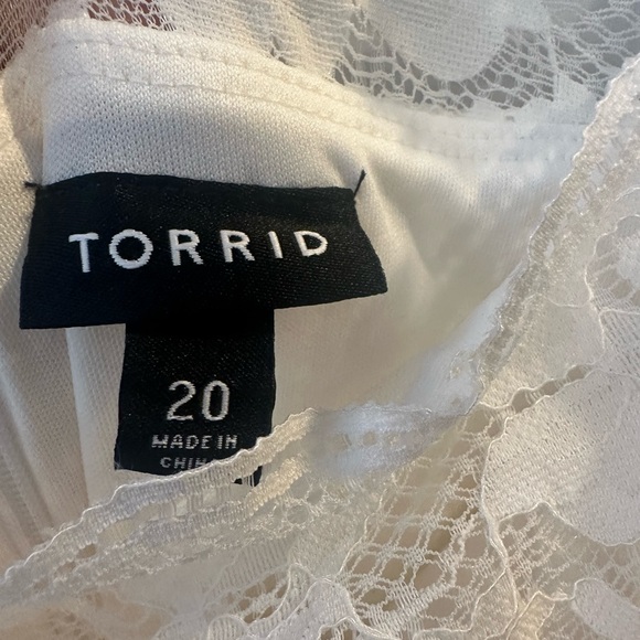 Torrid Ivory Lace Off Shoulder Fit & Flare Wedding Dress plus size 20 - Picture 6 of 9